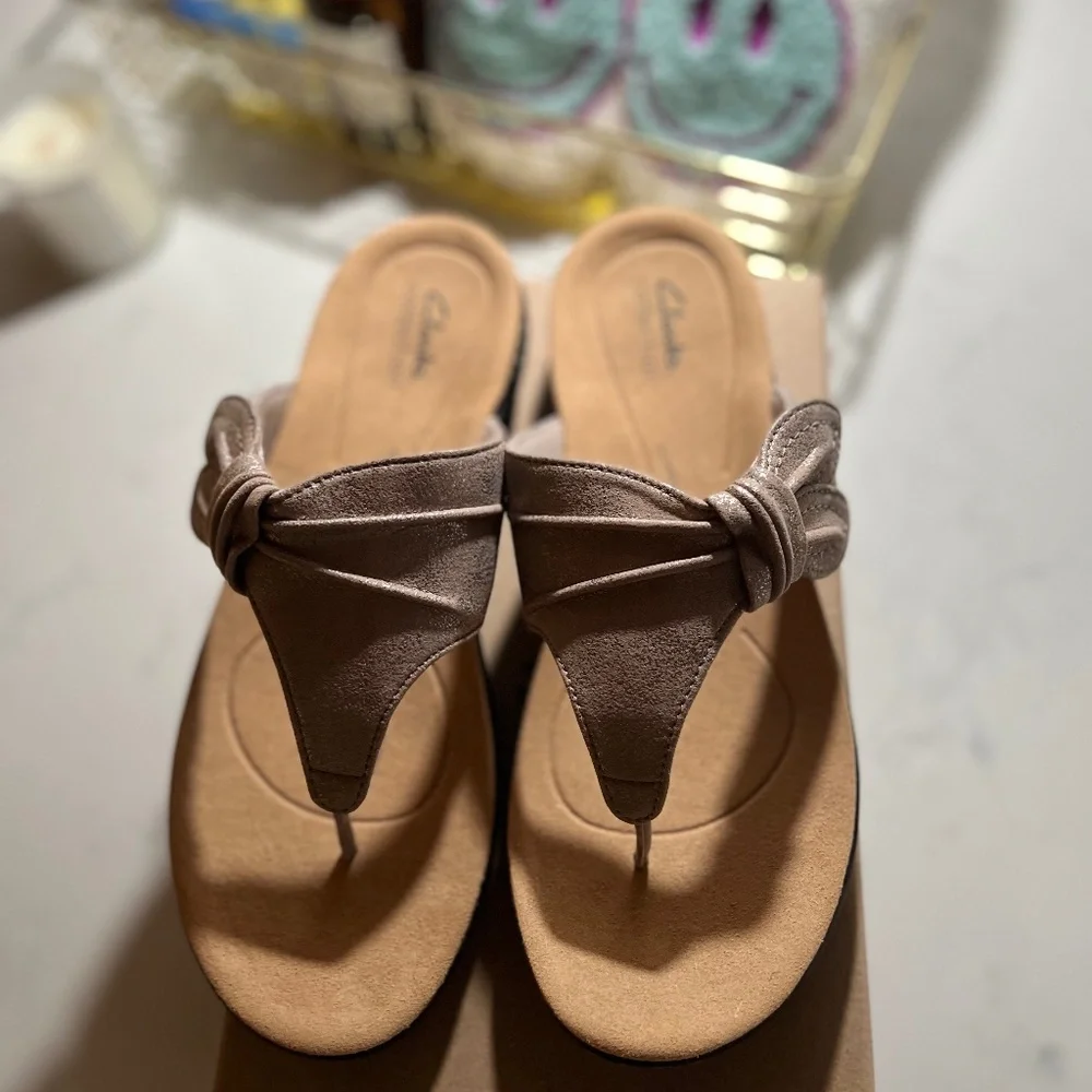 NWT Clarks Taupe Metallic Laurieann Rae Flat Sandal - Picture 7 of 13